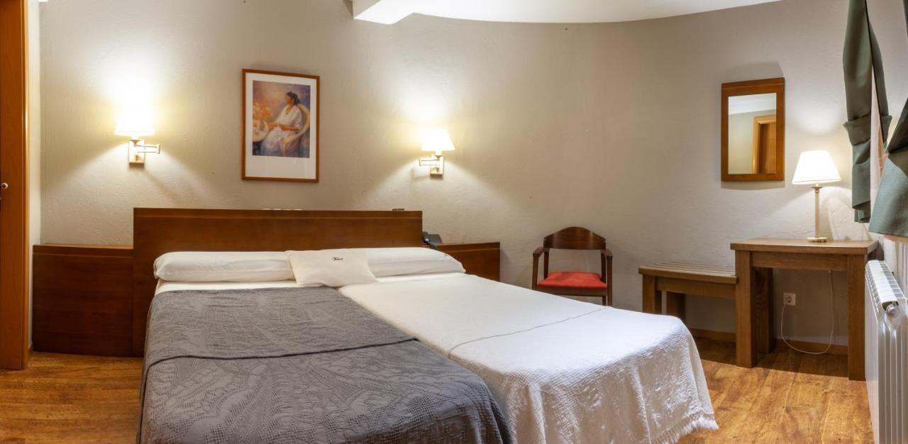 Hotel Fonda Merce Llivia Exterior foto